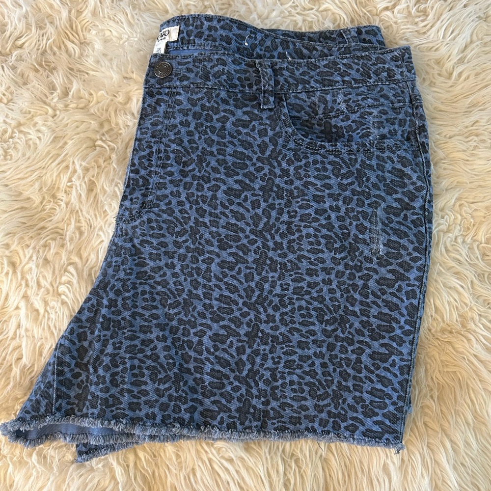CATO Plus Size Leopard Shorts